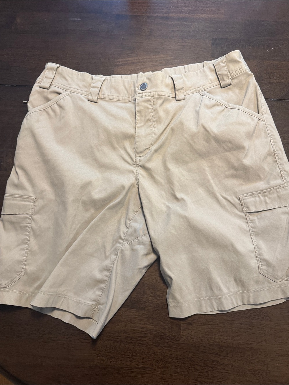 Duluth Trading Co. 16 khaki cargo shorts outdoor hiking climbing women’s